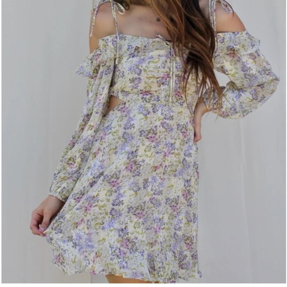 ASTR Anastasia Cutout Back Mini Dress, Ivory Lilac Floral, NWT - Picture 13 of 16